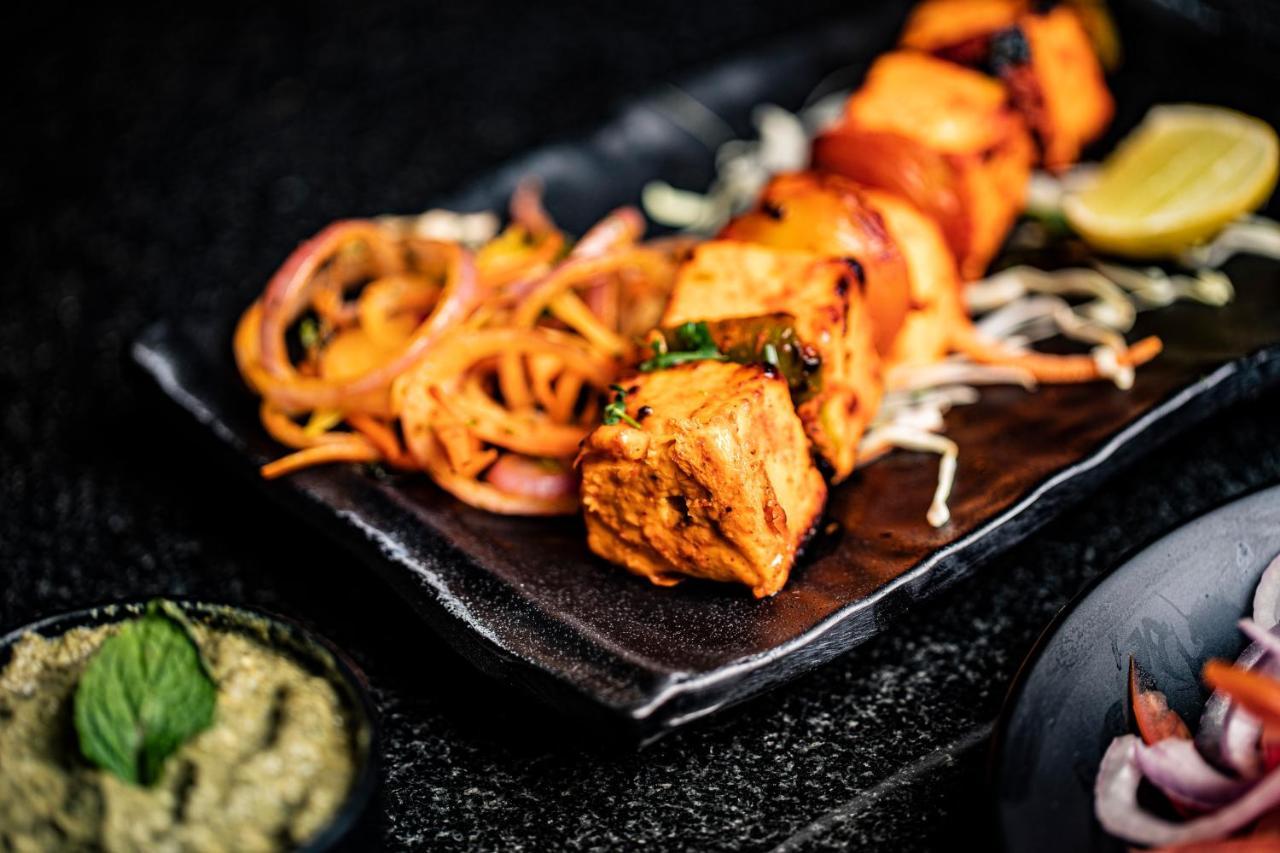 Ginger Surat City Centre Bagian luar foto