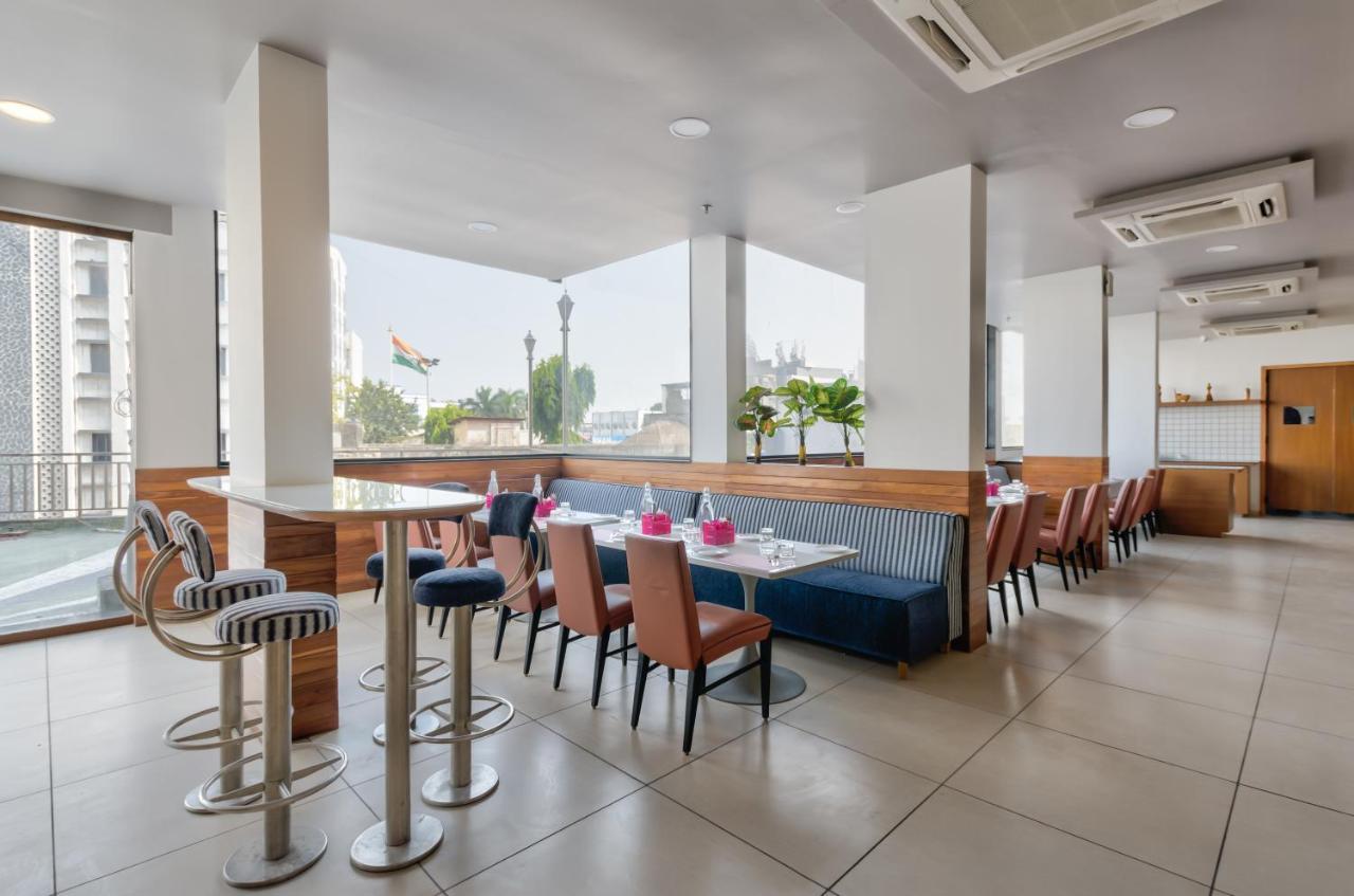 Ginger Surat City Centre Bagian luar foto