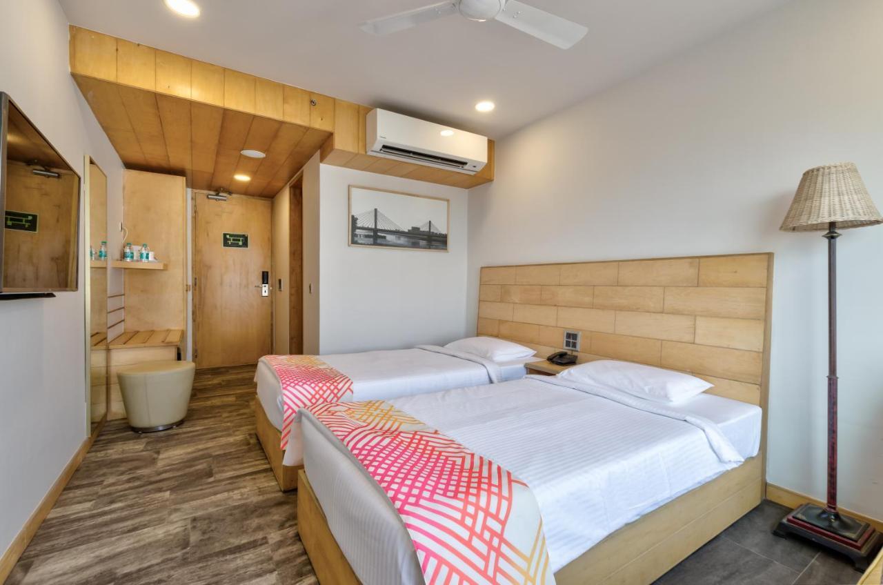 Ginger Surat City Centre Bagian luar foto