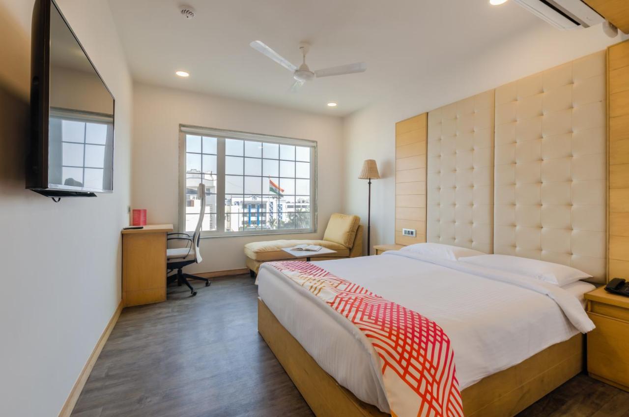 Ginger Surat City Centre Bagian luar foto